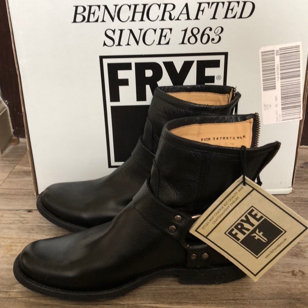 NWT. Frye boots. Sz 6.5. Phillip harness